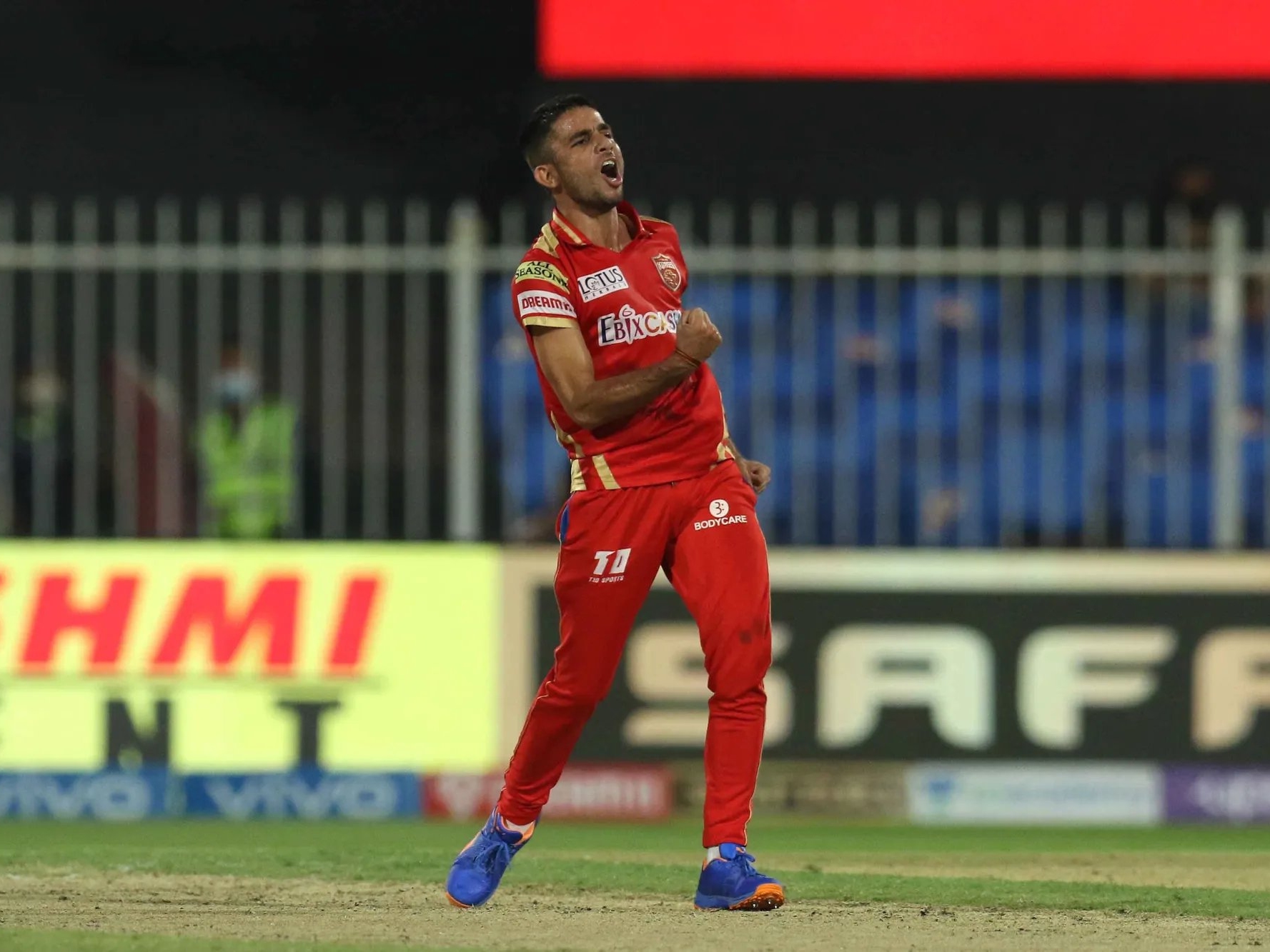 Ravi Bishnoi takes a wicket for Kings Punjab, 2021